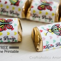 Love Bug FREE Valentine Printabe on www.craftaholicsanonymous.com #freeprintable #valentineprintable #valentine