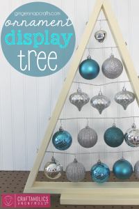 DIY Ornament Display Træ Tutorial. Det er så smukt! Fantastisk måde at vise ornamenter på, så børn ikke kan bryde dem. ha!'t break them. ha!